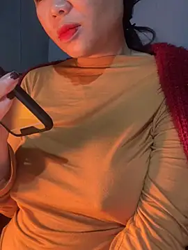 Snapshot of Laura8910 chatting on December 12, 2024, 12:12 pm Laura8910 online show from December 12, 2024, 12:12 pm