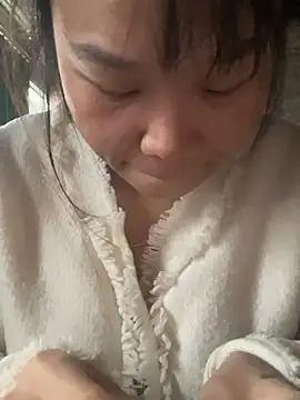 Snapshot of Laura8910 chatting on December 11, 2024, 9:09 am Laura8910 online show from December 11, 2024, 9:09 am