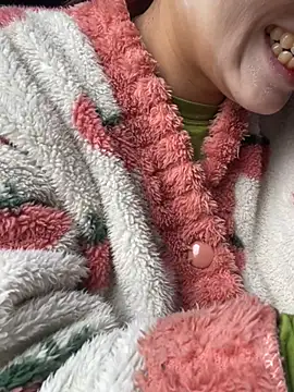 Snapshot of Laura8910 chatting on March 17, 2025, 3:14 am Laura8910 online show from March 17, 2025, 3:14 am