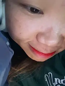 Snapshot of Laura8910 chatting on December 8, 2024, 7:47 am Laura8910 online show from December 8, 2024, 7:47 am