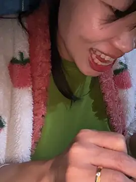 Snapshot of Laura8910 chatting on March 16, 2025, 1:06 pm Laura8910 online show from March 16, 2025, 1:06 pm