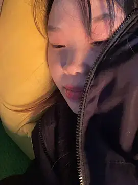 Snapshot of Laura8910 chatting on January 22, 2025, 9:02 am Laura8910 online show from January 22, 2025, 9:02 am