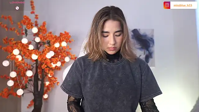 VictoriaHiill online show from December 20, 2025, 5:49 pm