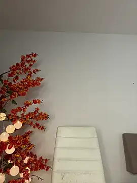 VictoriaHiill online show from June 24, 2026, 3:21 pm