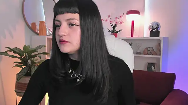 nahiapaws online show from February 21, 2026, 6:32 pm