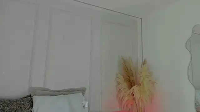 Snapshot of Mariapettit chatting on June 10, 2026, 4:35 am Mariapettit online show from June 10, 2026, 4:35 am