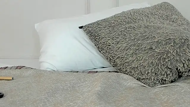 Snapshot of Mariapettit chatting on November 24, 2025, 11:43 am Mariapettit online show from November 24, 2025, 11:43 am