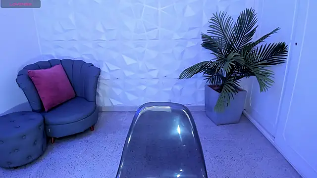 Snapshot of SaraaMills chatting on February 18, 2025, 7:19 pm SaraaMills online show from February 18, 2025, 7:19 pm