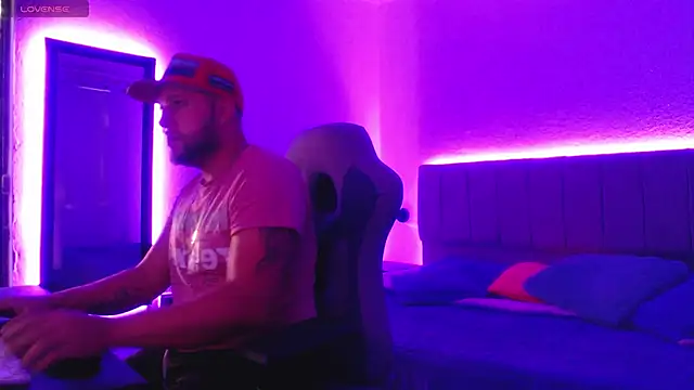 ryanandpamela  online show from February 27, 2025, 3:05 pm