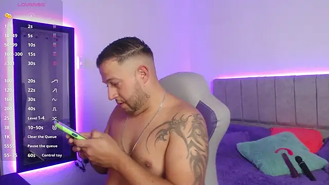 ryanandpamela  online show from December 9, 2024, 1:02 pm