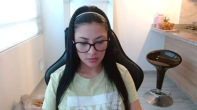 Charlotte cute18 online show from January 15, 2026, 10:24 pm