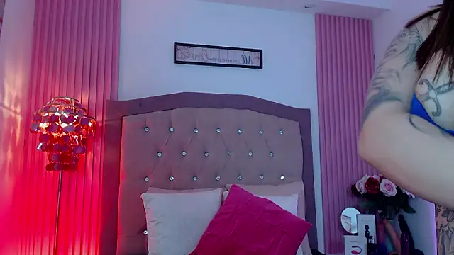 Snapshot of Erika_Montoya chatting on February 11, 2026, 12:27 pm Erika Montoya online show from February 11, 2026, 12:27 pm