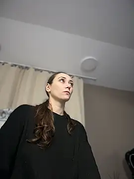 AliceMunro online show from December 16, 2025, 8:35 pm