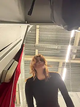 Snapshot of Accole chatting on December 21, 2025, 8:49 am Accole online show from December 21, 2025, 8:49 am