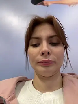 Snapshot of Accole chatting on December 18, 2025, 9:36 am Accole online show from December 18, 2025, 9:36 am