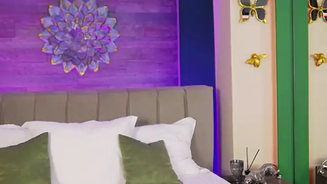 Snapshot of LoraDevine chatting on November 5, 2025, 8:34 pm LoraDevine online show from November 5, 2025, 8:34 pm