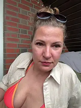 Snapshot of ilucyme chatting on May 29, 2026, 12:44 pm ilucyme online show from May 29, 2026, 12:44 pm