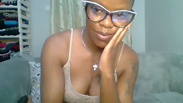 Snapshot of Petite_254 chatting on April 21, 2026, 12:23 am Petite 254 online show from April 21, 2026, 12:23 am
