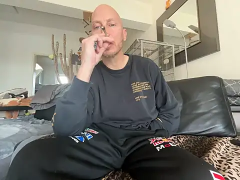 Snapshot of Germankink chatting on April 15, 2026, 3:27 pm Germankink online show from April 15, 2026, 3:27 pm