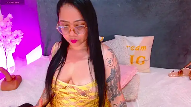 Snapshot of VeronicaBrunette chatting on February 8, 2025, 6:54 am VeronicaBrunette online show from February 8, 2025, 6:54 am