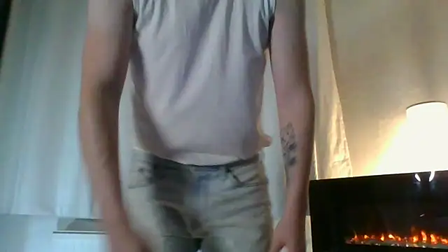 Snapshot of Fit4fun24 chatting on November 10, 2025, 10:59 pm Fit4fun24 online show from November 10, 2025, 10:59 pm