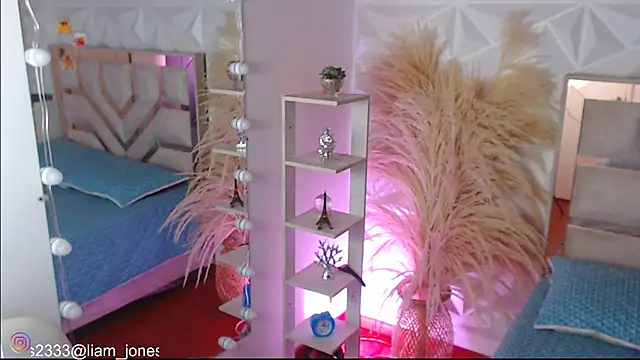 Jonesliam23 online show from November 26, 2025, 7:36 pm