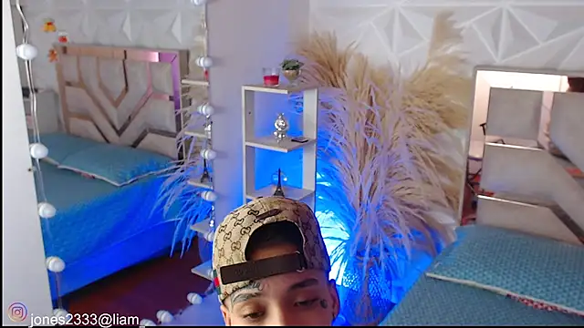 Jonesliam23 online show from November 25, 2025, 7:36 pm