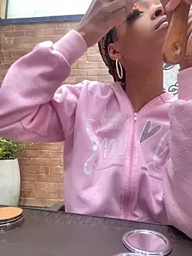 adaraSmiith online show from January 8, 2025, 11:32 am