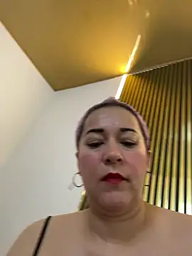Snapshot of luisa_curli chatting on July 22, 2026, 12:56 am luisa curli online show from July 22, 2026, 12:56 am