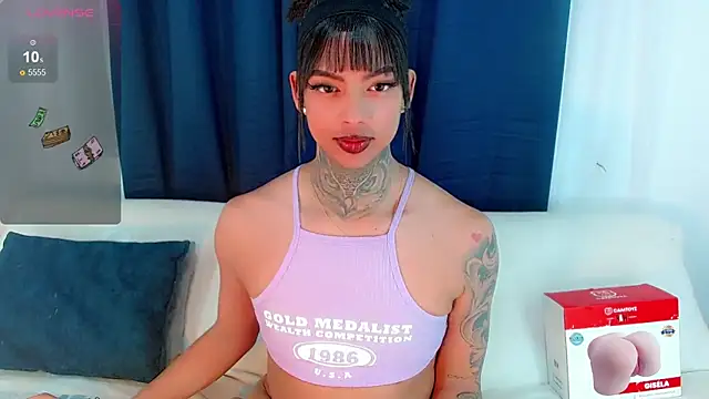 Snapshot of laura_sweett120 chatting on November 8, 2025, 4:49 am laura sweett120 online show from November 8, 2025, 4:49 am