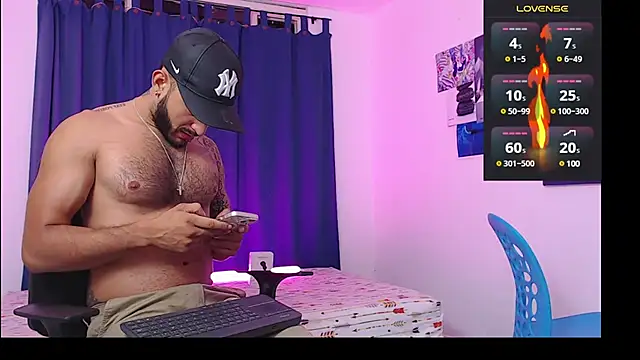 Snapshot of Sanit_Di chatting on February 15, 2025, 10:21 pm Sanit Di online show from February 15, 2025, 10:21 pm