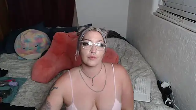 Snapshot of anja_peach chatting on May 21, 2026, 6:22 am anja peach online show from May 21, 2026, 6:22 am
