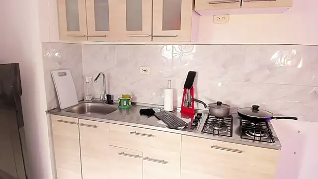 rose scottt online show from December 21, 2025, 3:36 pm