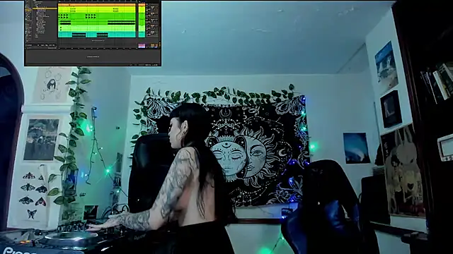 Demongirl6666 online show from March 22, 2025, 6:43 am