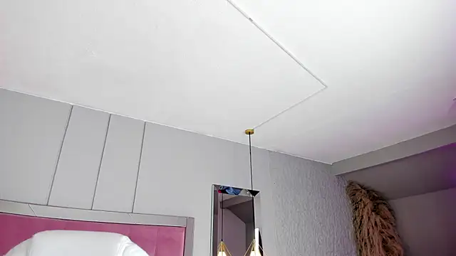 HannaKarson online show from September 16, 2025, 11:44 am