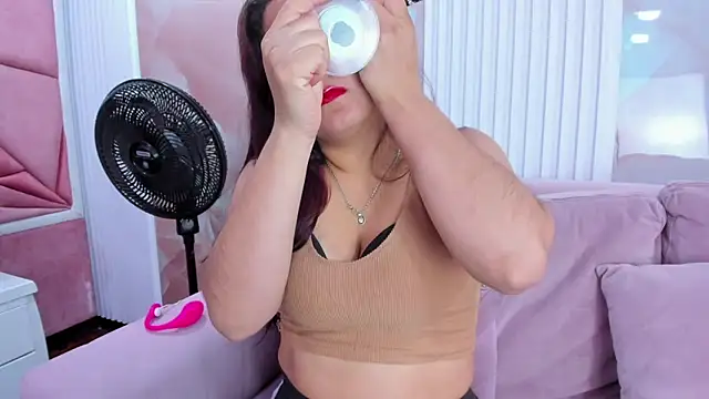 MariaClay online show from May 13, 2026, 12:34 pm