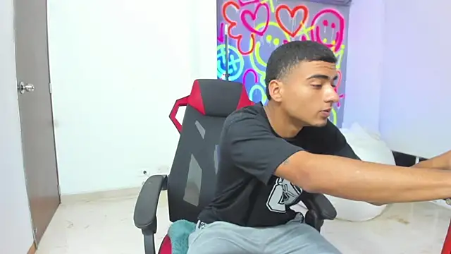 ANGEL NICOLAS online show from December 18, 2025, 10:13 pm