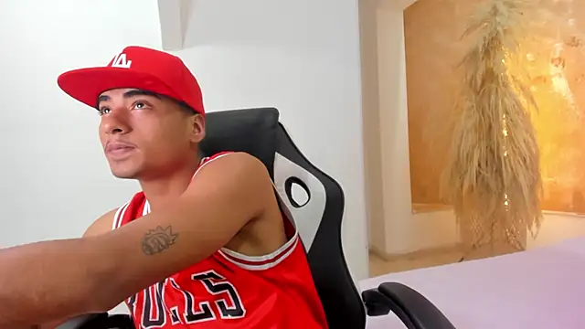 Snapshot of ANGEL_NICOLAS chatting on March 13, 2025, 9:05 pm ANGEL NICOLAS online show from March 13, 2025, 9:05 pm