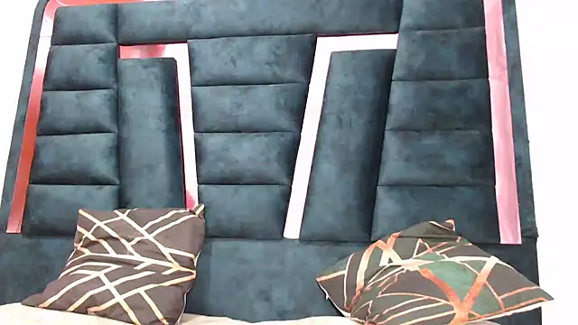 Snapshot of DiannellaforYou chatting on February 22, 2026, 1:41 am DiannellaforYou online show from February 22, 2026, 1:41 am