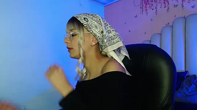 Snapshot of peyton_golden1 chatting on October 15, 2025, 3:27 am peyton golden1 online show from October 15, 2025, 3:27 am