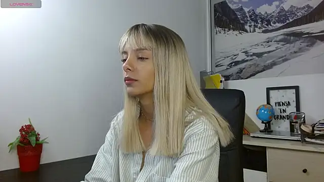 Snapshot of peyton_golden1 chatting on November 4, 2025, 3:21 am peyton golden1 online show from November 4, 2025, 3:21 am