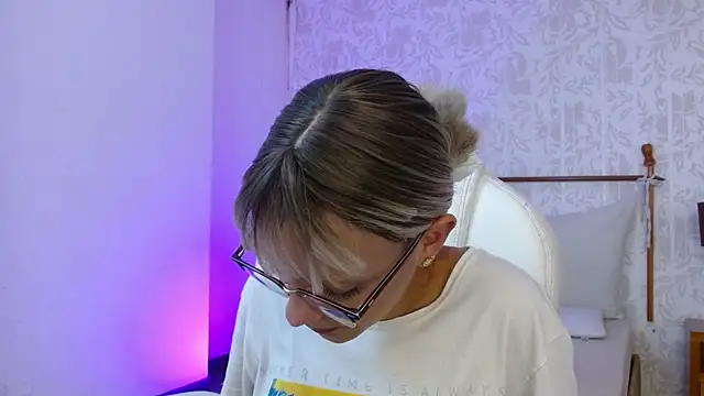 Snapshot of peyton_golden1 chatting on November 30, 2025, 3:40 am peyton golden1 online show from November 30, 2025, 3:40 am