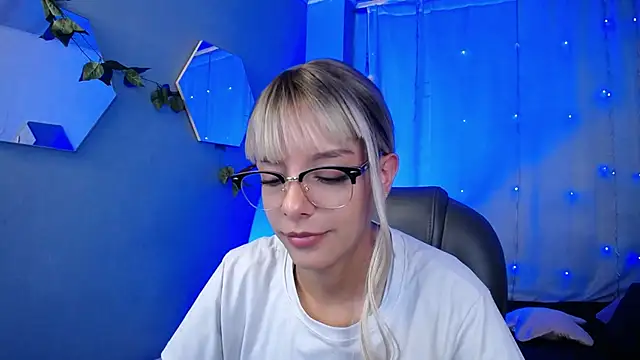 Snapshot of peyton_golden1 chatting on November 12, 2025, 3:32 am peyton golden1 online show from November 12, 2025, 3:32 am