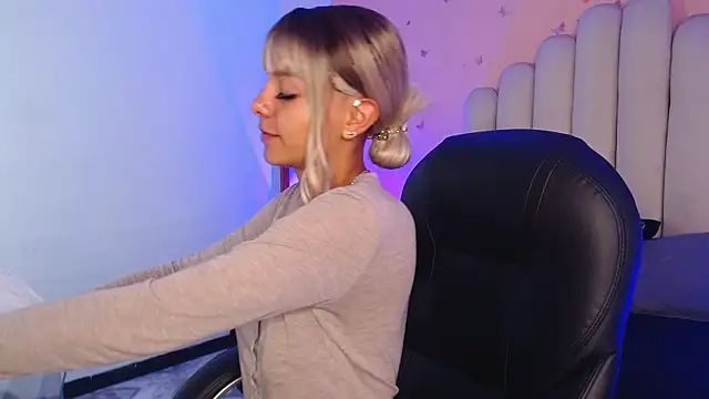 Snapshot of peyton_golden1 chatting on October 5, 2025, 3:41 am peyton golden1 online show from October 5, 2025, 3:41 am