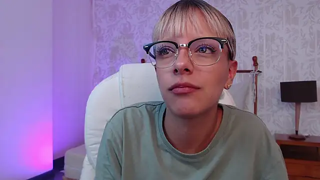 Snapshot of peyton_golden1 chatting on November 29, 2025, 3:28 am peyton golden1 online show from November 29, 2025, 3:28 am