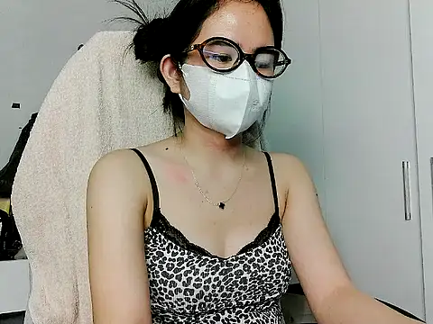 Snapshot of Yin-girl chatting on November 19, 2025, 7:52 am Yin-girl online show from November 19, 2025, 7:52 am