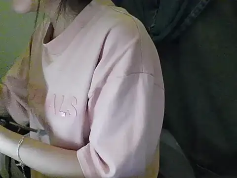 Snapshot of Yin-girl chatting on October 8, 2025, 8:20 pm Yin-girl online show from October 8, 2025, 8:20 pm