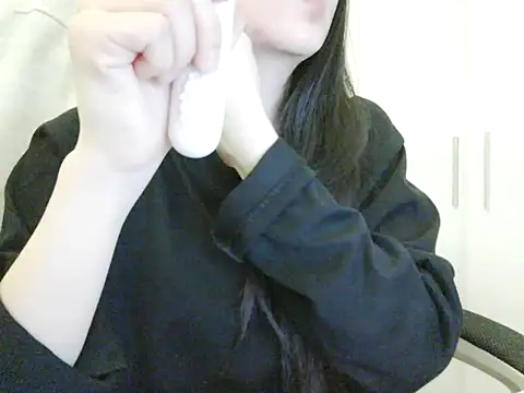 Snapshot of Yin-girl chatting on November 4, 2025, 8:23 pm Yin-girl online show from November 4, 2025, 8:23 pm