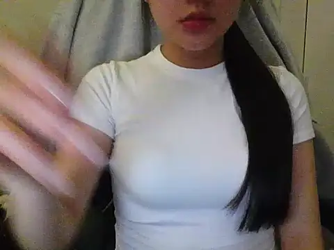 Snapshot of Yin-girl chatting on December 2, 2025, 5:14 pm Yin-girl online show from December 2, 2025, 5:14 pm