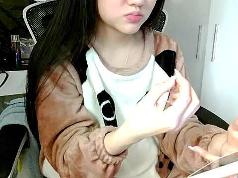 Snapshot of Yin-girl chatting on December 14, 2025, 5:40 pm Yin-girl online show from December 14, 2025, 5:40 pm